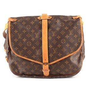 Authentic, Vintage, and well taken care of Louis Vuitton Saumur 30 Messenger Bag